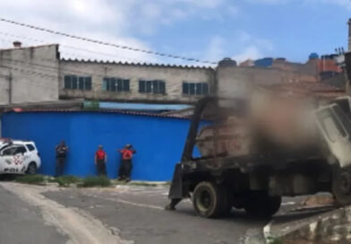 Caminhão desgovernado atinge residência em Ferraz de Vasconcelos