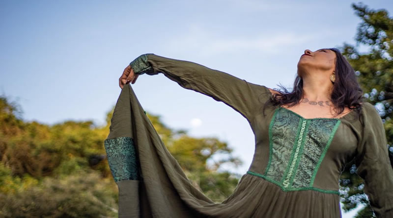 Sandra Vianna canta e dança o respeito e a paz em shows do repertório ‘Cunhã’